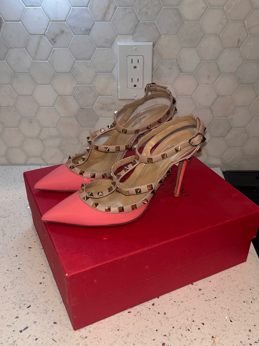 Valentino Garavani Pink Patent Leather Rockstud T-Strap Pumps - Picture 2 of 8